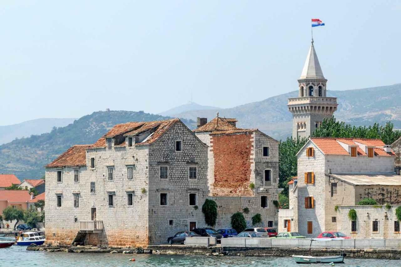 Suncica Apartments Kaštela Exteriör bild